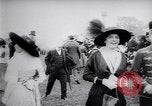 Image course de chevaux Derby en Autriche Vienne Autriche Freudenau, 1912, de la seconde 19 séquences d'archives historiques vidéo 65675025869