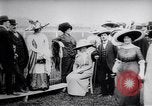 Image course de chevaux Derby en Autriche Vienne Autriche Freudenau, 1912, de la seconde 26 séquences d'archives historiques vidéo 65675025869
