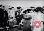 Image course de chevaux Derby en Autriche Vienne Autriche Freudenau, 1912, de la seconde 27 séquences d'archives historiques vidéo 65675025869