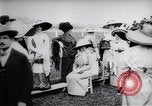 Image course de chevaux Derby en Autriche Vienne Autriche Freudenau, 1912, de la seconde 31 séquences d'archives historiques vidéo 65675025869