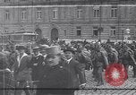 Standbild Mobilisierung von Soldaten Wien Österreich, 1914, aus Sekunde 26 historischem Filmmaterial Videoclip 65675025879