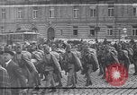 Standbild Mobilisierung von Soldaten Wien Österreich, 1914, aus Sekunde 27 historischem Filmmaterial Videoclip 65675025879