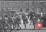 Standbild Mobilisierung von Soldaten Wien Österreich, 1914, aus Sekunde 31 historischem Filmmaterial Videoclip 65675025879