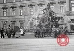 Standbild Springbrunnen und Statue Berlin Deutschland, 1914, aus Sekunde 3 historischem Filmmaterial Videoclip 65675025895
