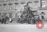 Standbild Springbrunnen und Statue Berlin Deutschland, 1914, aus Sekunde 6 historischem Filmmaterial Videoclip 65675025895