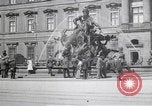 Standbild Springbrunnen und Statue Berlin Deutschland, 1914, aus Sekunde 7 historischem Filmmaterial Videoclip 65675025895