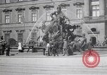Standbild Springbrunnen und Statue Berlin Deutschland, 1914, aus Sekunde 8 historischem Filmmaterial Videoclip 65675025895