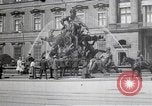 Standbild Springbrunnen und Statue Berlin Deutschland, 1914, aus Sekunde 11 historischem Filmmaterial Videoclip 65675025895