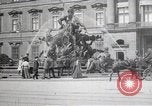 Standbild Springbrunnen und Statue Berlin Deutschland, 1914, aus Sekunde 12 historischem Filmmaterial Videoclip 65675025895