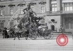 Standbild Springbrunnen und Statue Berlin Deutschland, 1914, aus Sekunde 15 historischem Filmmaterial Videoclip 65675025895