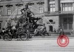 Standbild Springbrunnen und Statue Berlin Deutschland, 1914, aus Sekunde 17 historischem Filmmaterial Videoclip 65675025895