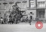 Standbild Springbrunnen und Statue Berlin Deutschland, 1914, aus Sekunde 19 historischem Filmmaterial Videoclip 65675025895