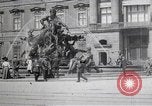 Standbild Springbrunnen und Statue Berlin Deutschland, 1914, aus Sekunde 20 historischem Filmmaterial Videoclip 65675025895