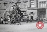 Standbild Springbrunnen und Statue Berlin Deutschland, 1914, aus Sekunde 21 historischem Filmmaterial Videoclip 65675025895