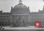 Standbild Springbrunnen und Statue Berlin Deutschland, 1914, aus Sekunde 23 historischem Filmmaterial Videoclip 65675025895
