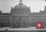 Standbild Springbrunnen und Statue Berlin Deutschland, 1914, aus Sekunde 25 historischem Filmmaterial Videoclip 65675025895