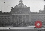 Standbild Springbrunnen und Statue Berlin Deutschland, 1914, aus Sekunde 26 historischem Filmmaterial Videoclip 65675025895