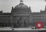 Standbild Springbrunnen und Statue Berlin Deutschland, 1914, aus Sekunde 28 historischem Filmmaterial Videoclip 65675025895
