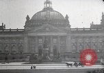 Standbild Springbrunnen und Statue Berlin Deutschland, 1914, aus Sekunde 29 historischem Filmmaterial Videoclip 65675025895