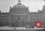 Standbild Springbrunnen und Statue Berlin Deutschland, 1914, aus Sekunde 30 historischem Filmmaterial Videoclip 65675025895