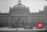 Standbild Springbrunnen und Statue Berlin Deutschland, 1914, aus Sekunde 31 historischem Filmmaterial Videoclip 65675025895