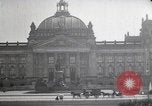 Standbild Springbrunnen und Statue Berlin Deutschland, 1914, aus Sekunde 32 historischem Filmmaterial Videoclip 65675025895
