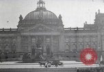 Standbild Springbrunnen und Statue Berlin Deutschland, 1914, aus Sekunde 34 historischem Filmmaterial Videoclip 65675025895