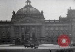 Standbild Springbrunnen und Statue Berlin Deutschland, 1914, aus Sekunde 35 historischem Filmmaterial Videoclip 65675025895