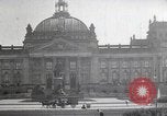 Standbild Springbrunnen und Statue Berlin Deutschland, 1914, aus Sekunde 36 historischem Filmmaterial Videoclip 65675025895