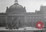 Standbild Springbrunnen und Statue Berlin Deutschland, 1914, aus Sekunde 37 historischem Filmmaterial Videoclip 65675025895