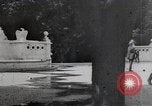 Standbild Springbrunnen und Statue Berlin Deutschland, 1914, aus Sekunde 49 historischem Filmmaterial Videoclip 65675025895