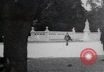 Standbild Springbrunnen und Statue Berlin Deutschland, 1914, aus Sekunde 56 historischem Filmmaterial Videoclip 65675025895