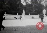 Standbild Springbrunnen und Statue Berlin Deutschland, 1914, aus Sekunde 61 historischem Filmmaterial Videoclip 65675025895