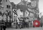 Standbild Denkmal enthüllen Wissembourg Elsass Frankreich, 1909, aus Sekunde 40 historischem Filmmaterial Videoclip 65675025897