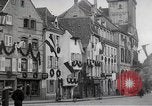Standbild Denkmal enthüllen Wissembourg Elsass Frankreich, 1909, aus Sekunde 47 historischem Filmmaterial Videoclip 65675025897