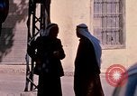 Standbild Menschen in der Stadt Baalbek im Libanon, 1968, aus Sekunde 5 historischem Filmmaterial Videoclip 65675025903