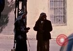 Standbild Menschen in der Stadt Baalbek im Libanon, 1968, aus Sekunde 10 historischem Filmmaterial Videoclip 65675025903