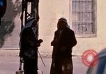 Standbild Menschen in der Stadt Baalbek im Libanon, 1968, aus Sekunde 12 historischem Filmmaterial Videoclip 65675025903