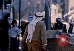 Standbild Menschen in der Stadt Baalbek im Libanon, 1968, aus Sekunde 18 historischem Filmmaterial Videoclip 65675025903