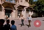 Standbild Menschen in der Stadt Baalbek im Libanon, 1968, aus Sekunde 30 historischem Filmmaterial Videoclip 65675025903
