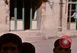 Standbild Menschen in der Stadt Baalbek im Libanon, 1968, aus Sekunde 33 historischem Filmmaterial Videoclip 65675025903