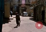 Standbild Menschen in der Stadt Baalbek im Libanon, 1968, aus Sekunde 37 historischem Filmmaterial Videoclip 65675025903