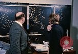 Standbild zwei grüne Plan technische Mitarbeiter Beirut Libanon, 1968, aus Sekunde 7 historischem Filmmaterial Videoclip 65675025907