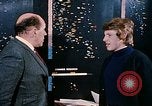 Standbild zwei grüne Plan technische Mitarbeiter Beirut Libanon, 1968, aus Sekunde 14 historischem Filmmaterial Videoclip 65675025907