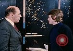 Standbild zwei grüne Plan technische Mitarbeiter Beirut Libanon, 1968, aus Sekunde 20 historischem Filmmaterial Videoclip 65675025907
