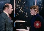 Standbild zwei grüne Plan technische Mitarbeiter Beirut Libanon, 1968, aus Sekunde 22 historischem Filmmaterial Videoclip 65675025907