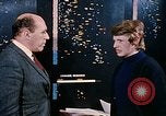 Standbild zwei grüne Plan technische Mitarbeiter Beirut Libanon, 1968, aus Sekunde 23 historischem Filmmaterial Videoclip 65675025907
