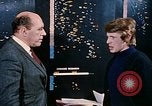 Standbild zwei grüne Plan technische Mitarbeiter Beirut Libanon, 1968, aus Sekunde 24 historischem Filmmaterial Videoclip 65675025907