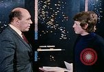 Standbild zwei grüne Plan technische Mitarbeiter Beirut Libanon, 1968, aus Sekunde 25 historischem Filmmaterial Videoclip 65675025907