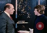 Standbild zwei grüne Plan technische Mitarbeiter Beirut Libanon, 1968, aus Sekunde 26 historischem Filmmaterial Videoclip 65675025907